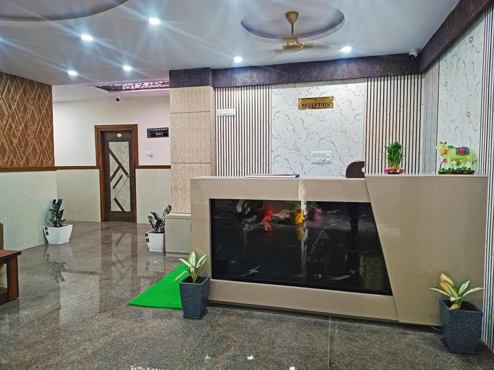 Hotel Achhu Palace Бангалор Экстерьер фото
